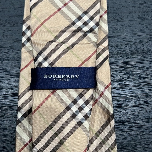 Burberry print tie - Picture 3 of 5